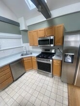 13 Saint James St, Unit 2 in Newton, MA - Building Photo - Building Photo
