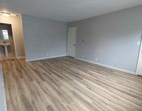 11827 W North Ave, Unit 1 in Wauwatosa, WI - Building Photo - Building Photo