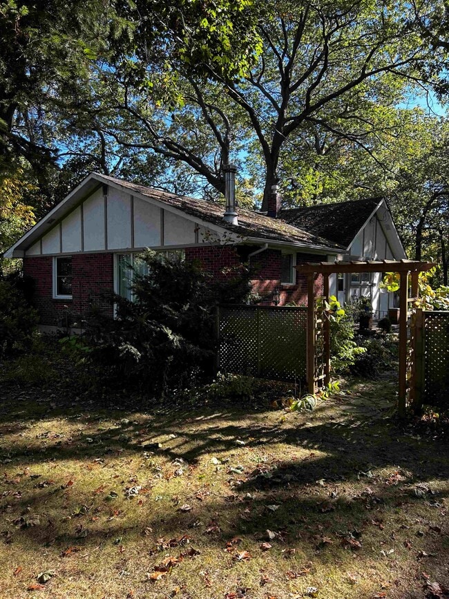 property at 1931 Lakeshore Rd