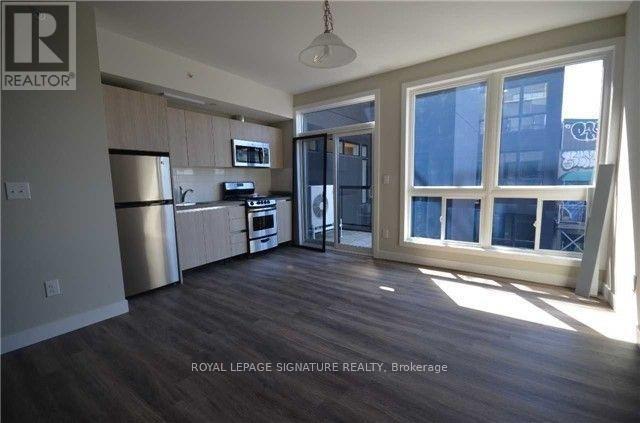 335 College St in Toronto, ON - Building Photo - Building Photo