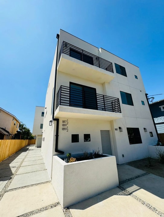 1819 Arapahoe St, Unit 1 in Los Angeles, CA - Building Photo