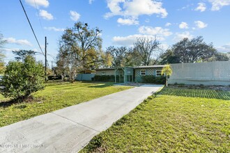6204 Commodore Dr in Jacksonville, FL - Building Photo - Building Photo
