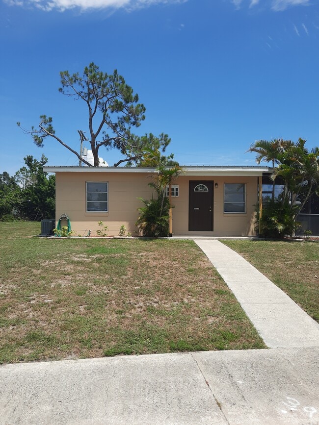 property at 3108 Crestwood Dr