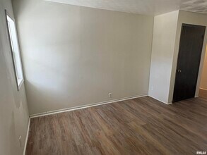 2719 W Radan Ct in West Peoria, IL - Building Photo - Building Photo