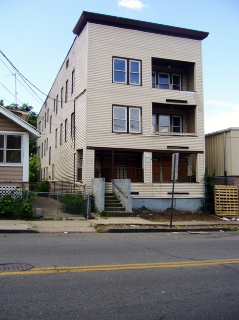 386-388 10th Ave in Paterson, NJ - Building Photo