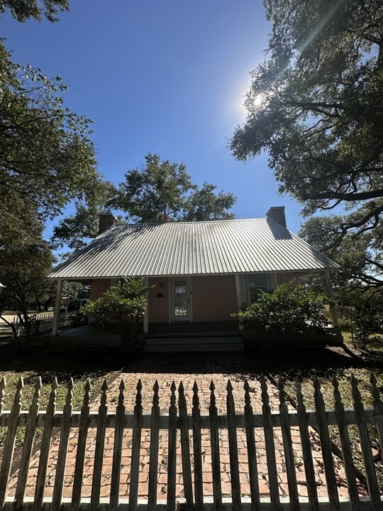 9295 US-290 in Brenham, TX - Foto de edificio