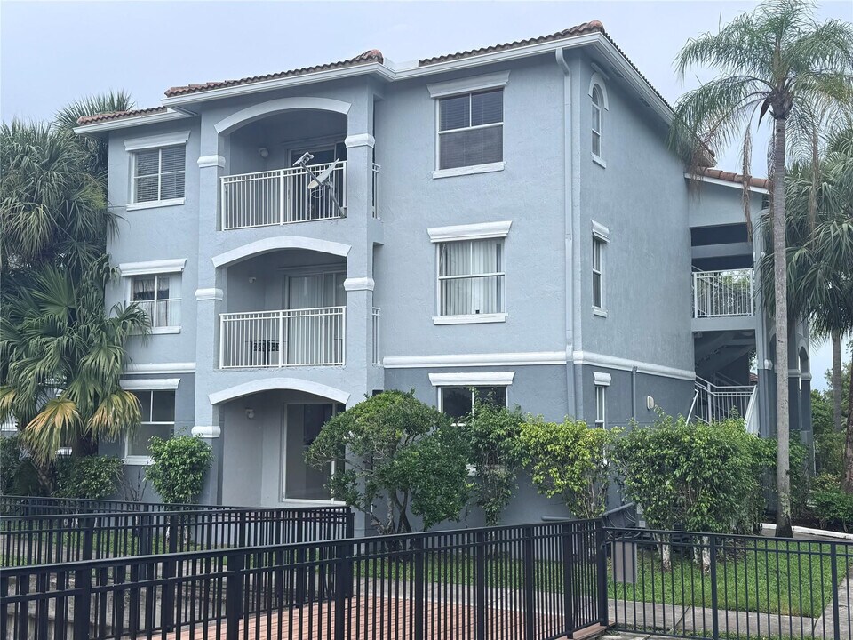 9640 NW 2nd St in Pembroke Pines, FL - Building Photo