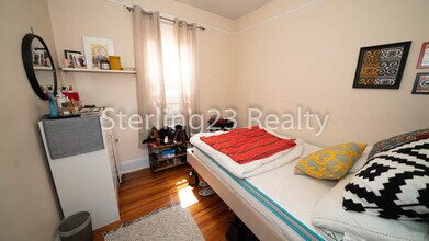 4304 Newtown Rd in Astoria, NY - Building Photo - Building Photo