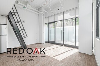 1860 N Western Ave in Los Angeles, CA - Building Photo - Building Photo