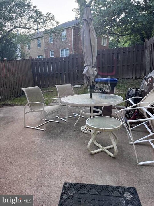 7416 Erska Woods Court in Springfield, VA - Building Photo