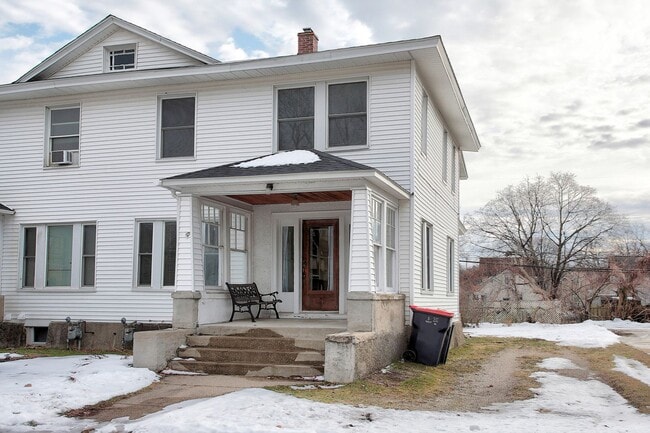 140-142 E 15th St in Holland, MI - Building Photo - Building Photo