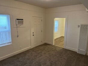 Y Street, Unit Apt 2 in Sacramento, CA - Building Photo - Building Photo
