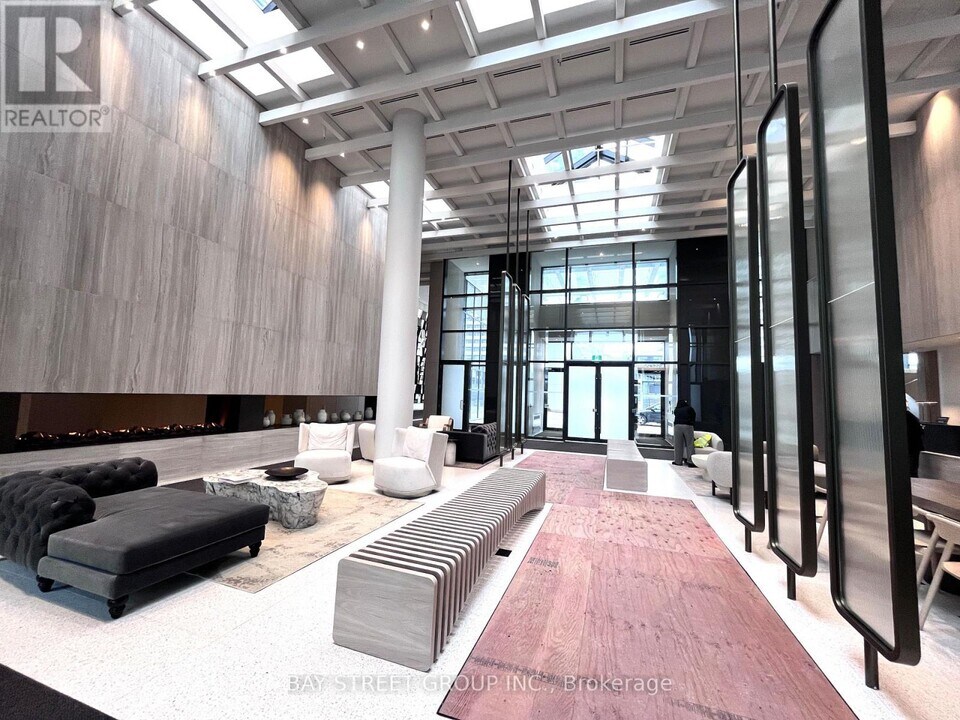 225-2225 Commerce St in Vaughan, ON - Building Photo