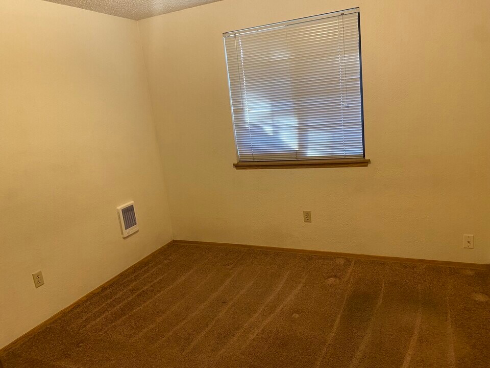 16611 E B St in Tacoma, WA - Building Photo