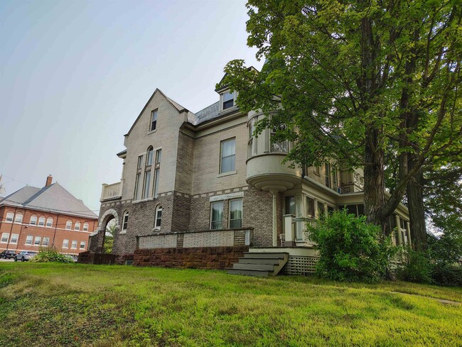 113 School St in Concord, NH - Building Photo - Building Photo