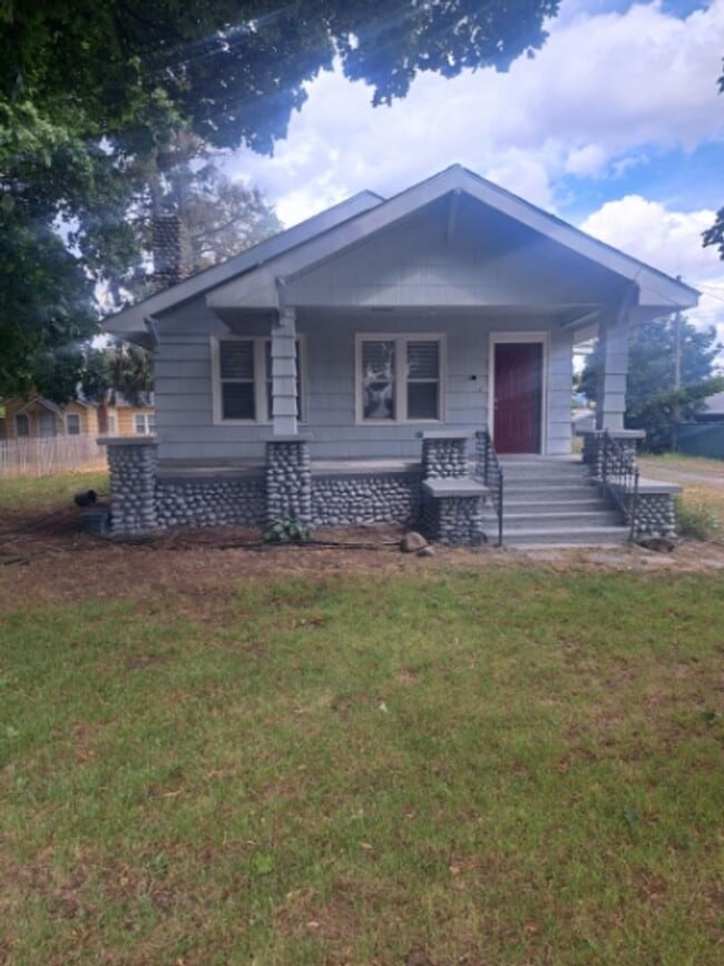 property at 104 N Farr Rd