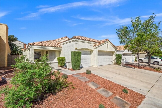 3325 Indian Moon Dr in Las Vegas, NV - Building Photo - Building Photo