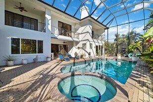 4048 Las Palmas Way in Sarasota, FL - Building Photo