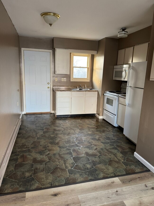 403 S King St, Unit 403 S King St Apt 2