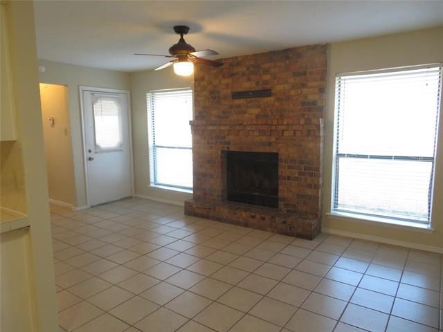 1725 Dynasty Cir in Red Oak, TX - Foto de edificio - Building Photo