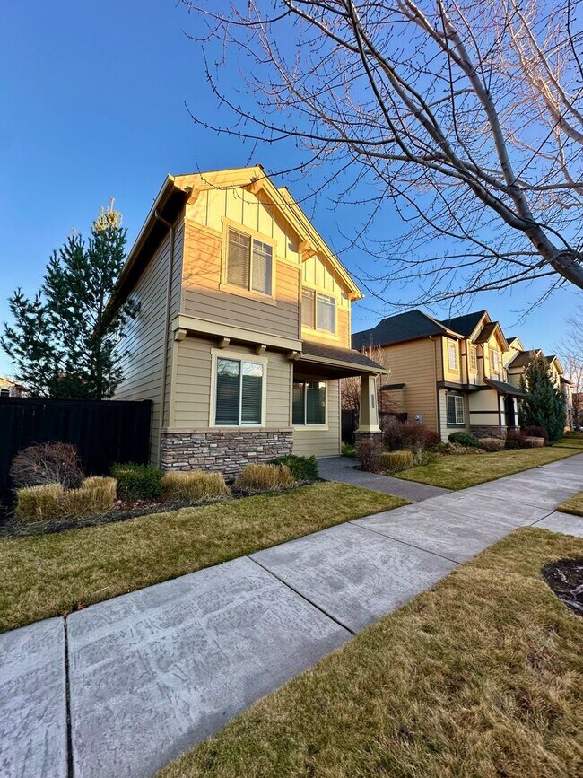 63114 Dakota Dr in Bend, OR - Building Photo - Building Photo