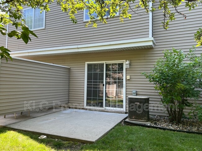 6855 Woodland Ave in West Des Moines, IA - Building Photo - Building Photo