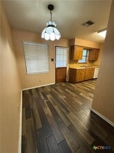 416 W Humphreys St in Seguin, TX - Building Photo - Building Photo