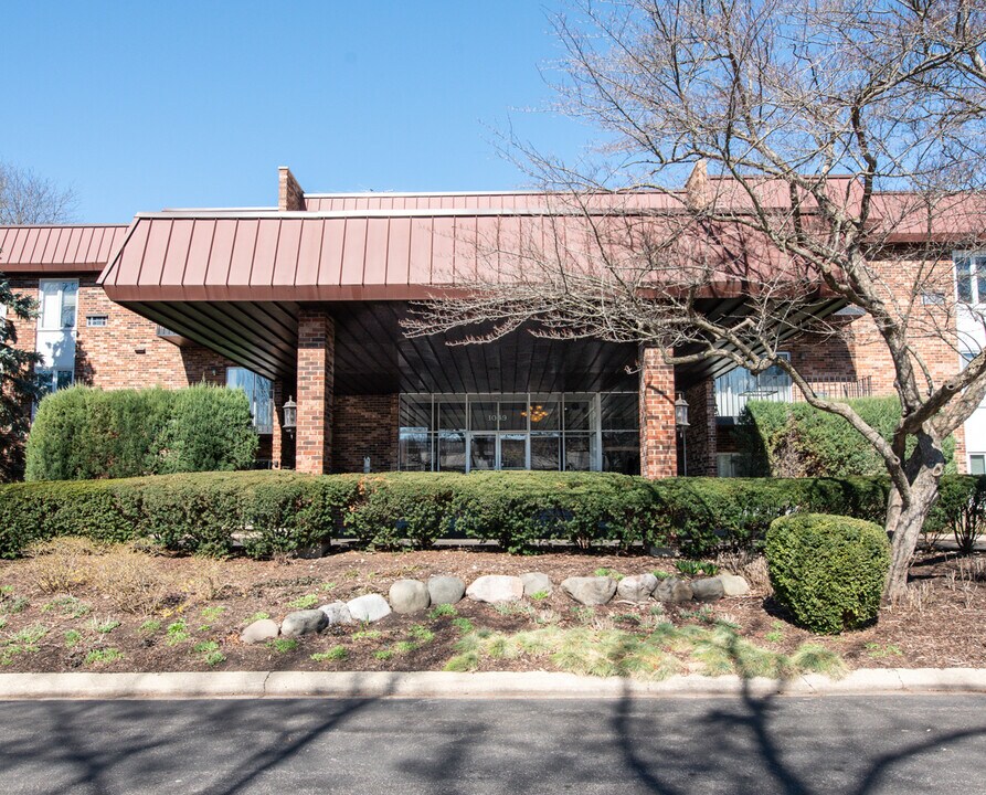 1049 W Ogden Ave in Naperville, IL - Building Photo