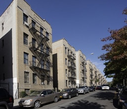 Crescent Street Apartments in Astoria, NY - Foto de edificio - Building Photo