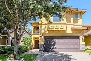 9813 Sandhill Dr in Laredo, TX - Building Photo