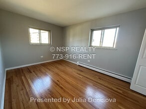 1653 Oakwood Ave, Unit 2B in Des Plaines, IL - Building Photo - Building Photo