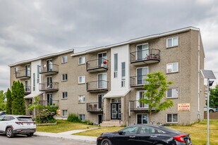 935 Saint-Charles Av in Laval, QC - Building Photo
