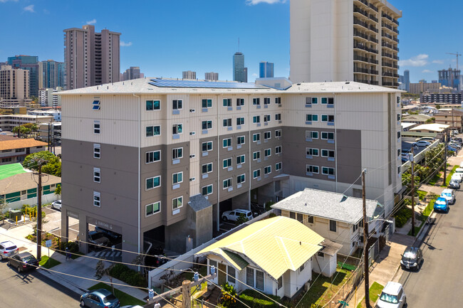 Hale Makana O Moiliili in Honolulu, HI - Building Photo - Building Photo