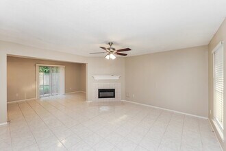 8815 Roaring Point Dr in Houston, TX - Building Photo - Building Photo
