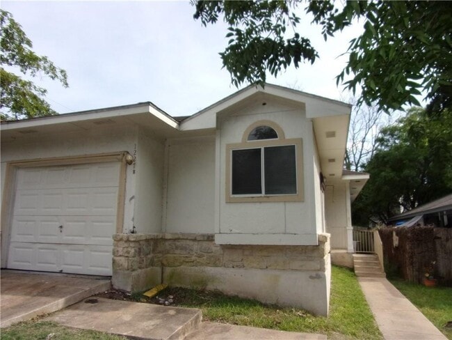 1227 Armadillo Rd in Austin, TX - Building Photo - Building Photo