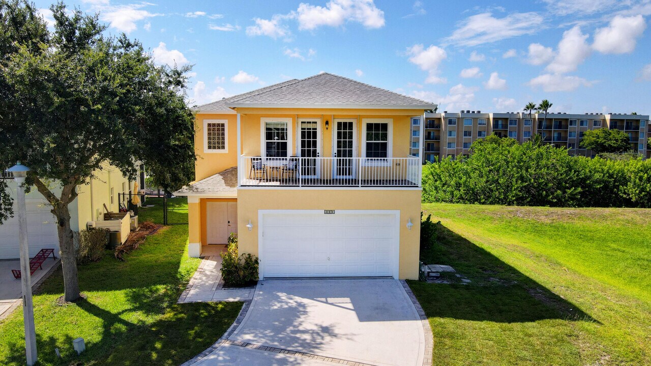6173 Lottie Ln in Lantana, FL - Foto de edificio