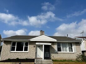 385 Dover Ln in Des Plaines, IL - Building Photo