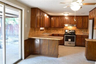 1054 Cumberland Mansion in Yukon, OK - Building Photo - Building Photo