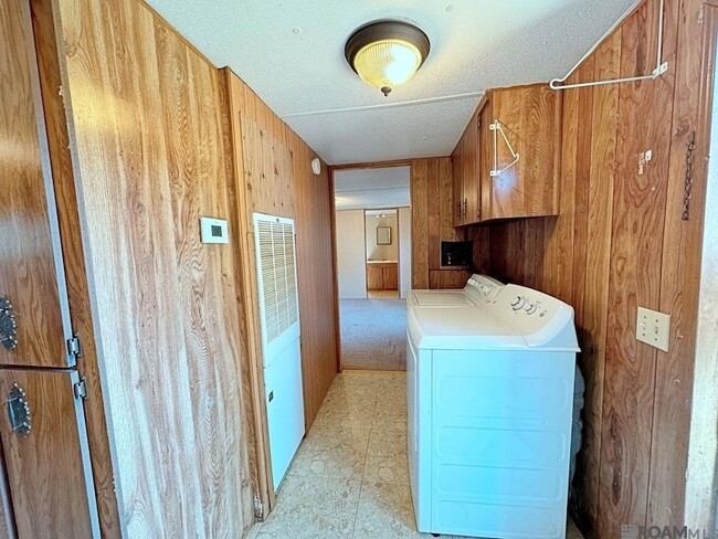 429 Ave A, Unit 0403 in Port Allen, LA - Building Photo - Building Photo