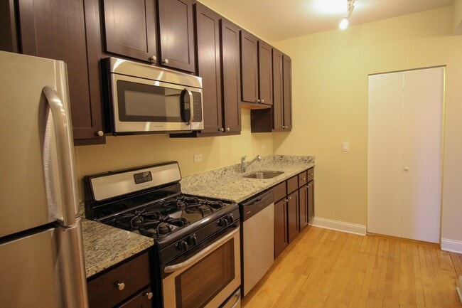 4056 N Harding Ave, Unit 2