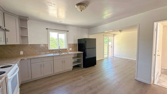 215 Odessa Ave in Pittsburg, CA - Building Photo - Building Photo