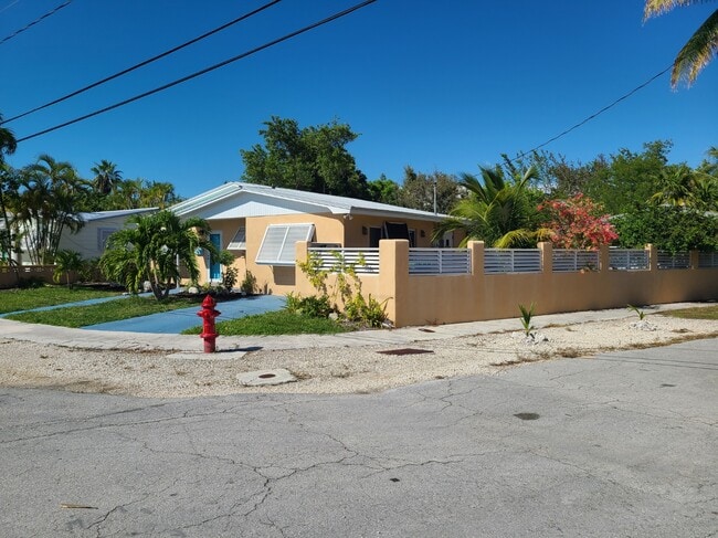 property at 1735 Bahama Dr