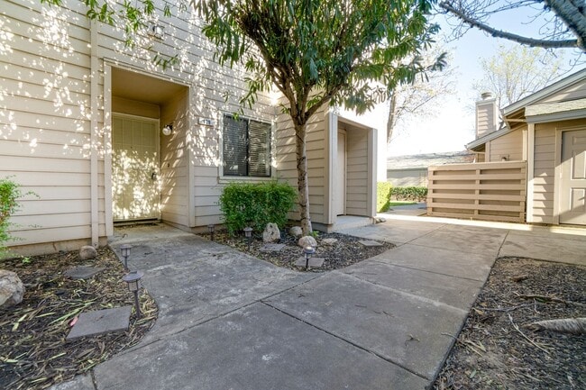 429 Mission Blvd in Santa Rosa, CA - Building Photo - Building Photo