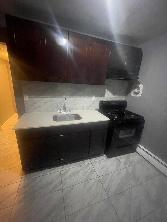 111 Lincoln Ave, Unit 23C in Newark, NJ - Building Photo