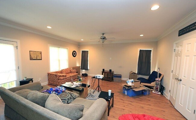 702 N Columbia St in Chapel Hill, NC - Building Photo - Building Photo