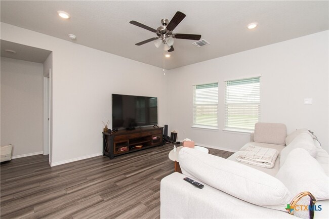 property at 1916 Deodar Dr