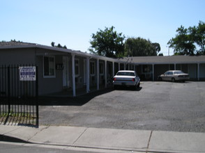 Solano Avenue Apartments in Bay Point, CA - Foto de edificio - Building Photo