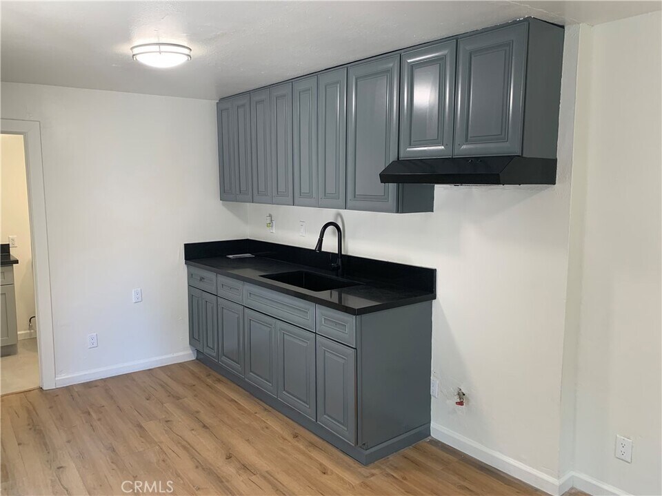 1255 Velasco St in Los Angeles, CA - Building Photo