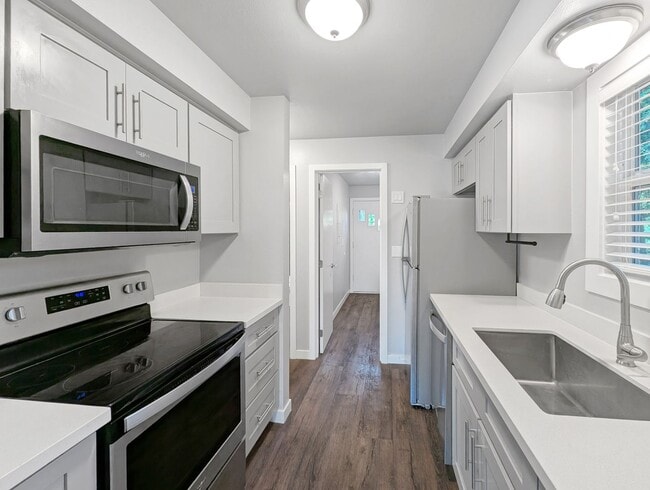 5956 Fauntleroy Wy SW in Seattle, WA - Building Photo - Building Photo