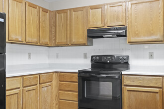 1096 Wesley Dr in London, OH - Building Photo - Building Photo
